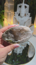 Laden und Abspielen von Videos im Galerie-Viewer, Regenbogen Amethyst Cluster
