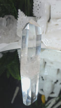 Laden und Abspielen von Videos im Galerie-Viewer, Rauchiger Bergkristall Turm
