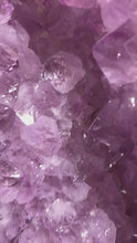 Laden und Abspielen von Videos im Galerie-Viewer, XL Amethyst Kathedrale mit Pink Amethyst poliert
