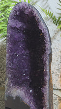 Laden und Abspielen von Videos im Galerie-Viewer, Große Amethyst Kathedrale
