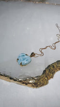 Laden und Abspielen von Videos im Galerie-Viewer, AAA High Quality Kettenanhänger Larimar Herz Gold
