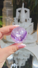 Laden und Abspielen von Videos im Galerie-Viewer, High Quality Amethyst Kugel mit Phantom
