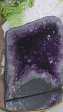 Laden und Abspielen von Videos im Galerie-Viewer, Große Amethyst Kathedrale

