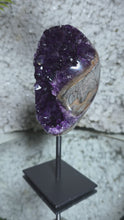 Laden und Abspielen von Videos im Galerie-Viewer, High Quality Amethyst auf Stand
