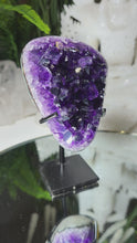 Laden und Abspielen von Videos im Galerie-Viewer, High Quality Amethyst auf Stand

