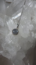 Laden und Abspielen von Videos im Galerie-Viewer, Kettenanhänger Mondstein Silber
