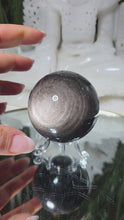 Laden und Abspielen von Videos im Galerie-Viewer, Obsidian Kugel mit silbernem Flash

