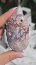 Laden und Abspielen von Videos im Galerie-Viewer, Pink Amethyst mit Amethyst Taschenstein
