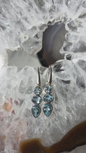 Laden und Abspielen von Videos im Galerie-Viewer, Ohrringe London Blue Topaz Silber
