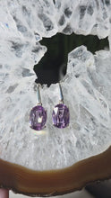 Laden und Abspielen von Videos im Galerie-Viewer, Ohrringe Amethyst facettiert Silber
