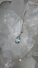 Laden und Abspielen von Videos im Galerie-Viewer, Kettenanhänger Aquamarin facettiert Silber
