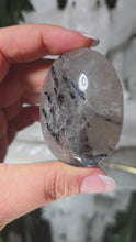Laden und Abspielen von Videos im Galerie-Viewer, Turmalinquarz Taschenstein (stärkster Schutzstein)
