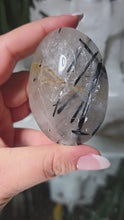 Laden und Abspielen von Videos im Galerie-Viewer, Turmalinquarz Taschenstein (stärkster Schutzstein)
