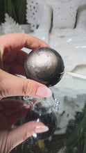 Laden und Abspielen von Videos im Galerie-Viewer, Obsidian Kugel mit silbernem Flash
