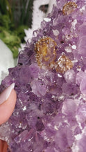 Laden und Abspielen von Videos im Galerie-Viewer, Amethyst Cluster mit Calcit
