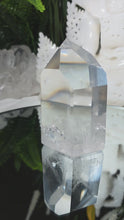 Laden und Abspielen von Videos im Galerie-Viewer, High Quality Bergkristall Turm
