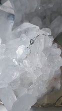 Laden und Abspielen von Videos im Galerie-Viewer, High Quality Kettenanhänger Regenbogen Mondstein Rose Silber
