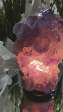 Laden und Abspielen von Videos im Galerie-Viewer, Kristall-Lampe Amethyst
