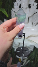 Laden und Abspielen von Videos im Galerie-Viewer, Fluorit Zepter auf Stand

