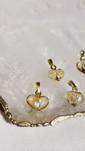 Laden und Abspielen von Videos im Galerie-Viewer, Kettenanhänger Citrin (gebrannt) Herz Gold Variation

