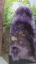 Laden und Abspielen von Videos im Galerie-Viewer, B Ware XL Amethyst Kathedrale mit Calcit

