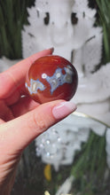 Laden und Abspielen von Videos im Galerie-Viewer, Karneol Kugel mit Stand
