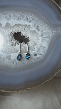 Laden und Abspielen von Videos im Galerie-Viewer, Ohrringe London Blue Topaz Silber
