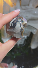 Laden und Abspielen von Videos im Galerie-Viewer, Regenbogen Amethyst Cluster
