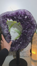 Laden und Abspielen von Videos im Galerie-Viewer, XXL Einzigartes High Quality Amethyst Portal mit rotierbarem Stand
