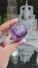 Laden und Abspielen von Videos im Galerie-Viewer, High Quality Amethyst Kugel mit Phantom
