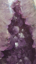 Laden und Abspielen von Videos im Galerie-Viewer, XL Amethyst Kathedrale poliert
