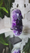 Laden und Abspielen von Videos im Galerie-Viewer, High Quality Amethyst auf Stand
