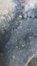 Laden und Abspielen von Videos im Galerie-Viewer, Großer Coelestin Cluster Geode
