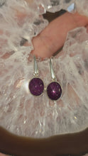 Laden und Abspielen von Videos im Galerie-Viewer, Ohrringe Stern Rubin Silber
