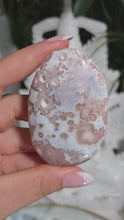 Laden und Abspielen von Videos im Galerie-Viewer, Pink Amethyst mit Amethyst Taschenstein
