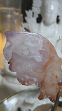 Laden und Abspielen von Videos im Galerie-Viewer, Flowerachat Schmetterling auf Stand
