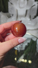 Laden und Abspielen von Videos im Galerie-Viewer, Karneol Kugel mit Stand
