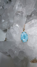 Laden und Abspielen von Videos im Galerie-Viewer, High Quality Kettenanhänger Larimar Gold
