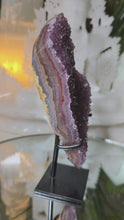 Laden und Abspielen von Videos im Galerie-Viewer, Amethyst Cluster mit Stand
