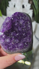Laden und Abspielen von Videos im Galerie-Viewer, Amethyst Cluster
