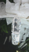 Laden und Abspielen von Videos im Galerie-Viewer, Rauchiger Bergkristall Turm
