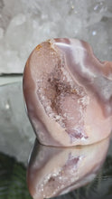 Laden und Abspielen von Videos im Galerie-Viewer, Pink Amethyst Freeform
