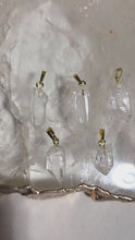 Laden und Abspielen von Videos im Galerie-Viewer, Kettenanhänger Bergkristall Spitze Gold Variation
