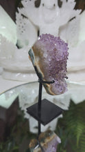 Laden und Abspielen von Videos im Galerie-Viewer, Amethyst auf Stand
