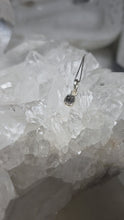 Laden und Abspielen von Videos im Galerie-Viewer, Kettenanhänger Rohdiamant Silber
