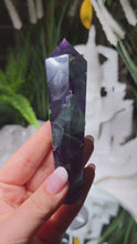 Laden und Abspielen von Videos im Galerie-Viewer, Fluorit Zepter auf Stand
