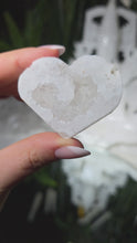 Laden und Abspielen von Videos im Galerie-Viewer, Quarz Geode in Herzform
