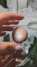 Laden und Abspielen von Videos im Galerie-Viewer, Sonnenstein Mondstein Kugel mit Stand
