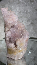 Laden und Abspielen von Videos im Galerie-Viewer, Pink Amethyst mit Amethyst Freeform
