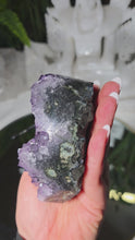Laden und Abspielen von Videos im Galerie-Viewer, Amethyst auf Stand
